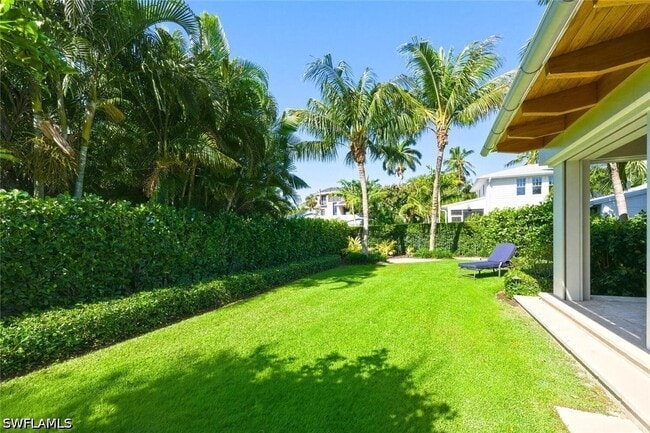 Building Photo - 92 10th Ave S