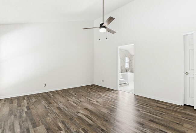 Building Photo - 6 Baywood Dr