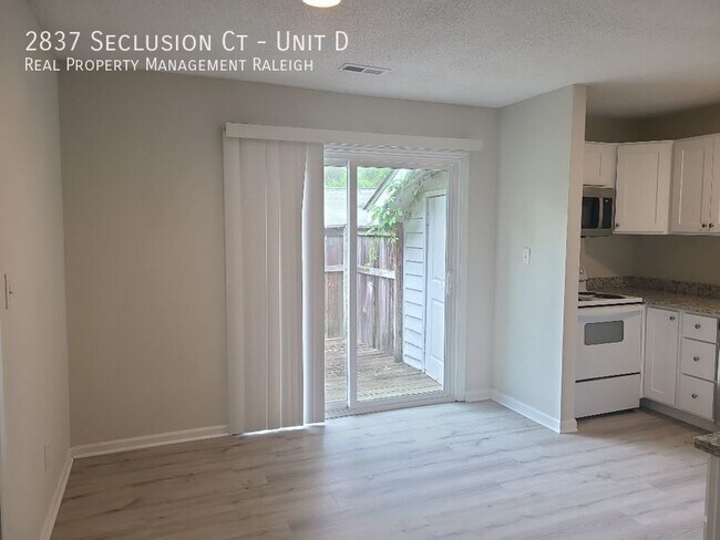 Building Photo - 2837 Seclusion Ct