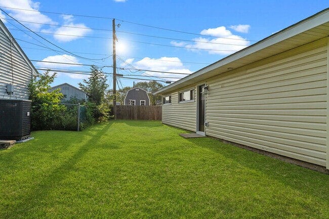 Building Photo - 38 Indian Creek Dr