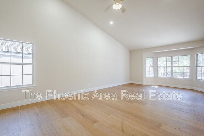 Building Photo - 1531 E Silverwood Dr