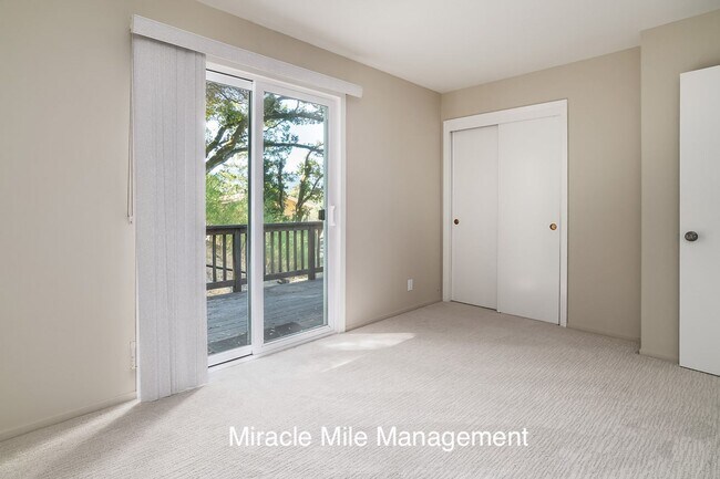 Building Photo - willow