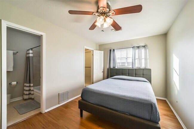 Building Photo - 1413 Ramada Dr