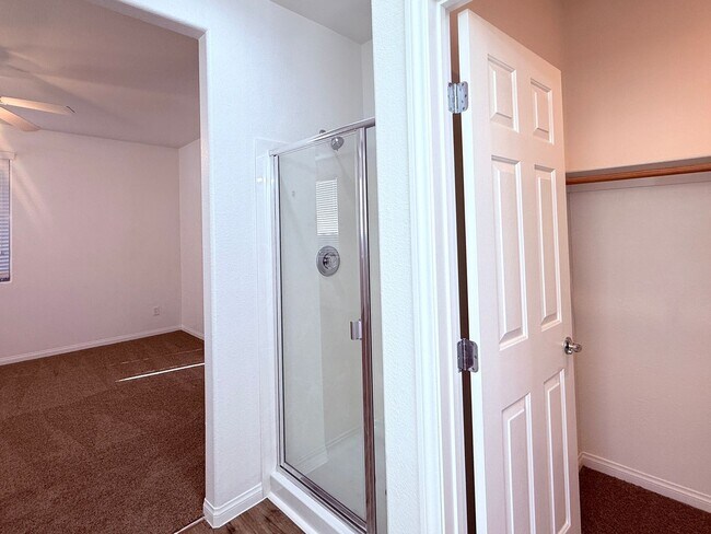 Building Photo - Great single story home 4 beds 3 baths in Henderson