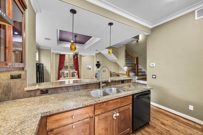 Building Photo - 510 Jackson Hill St