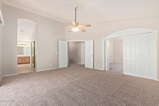 Building Photo - 5682 W Ross Dr