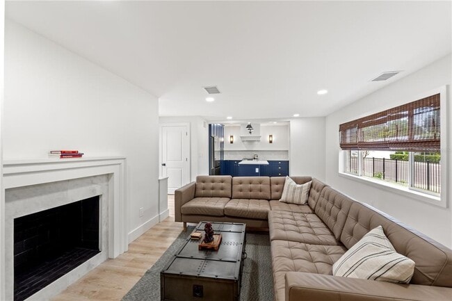 Building Photo - 4501 N Highland Ave