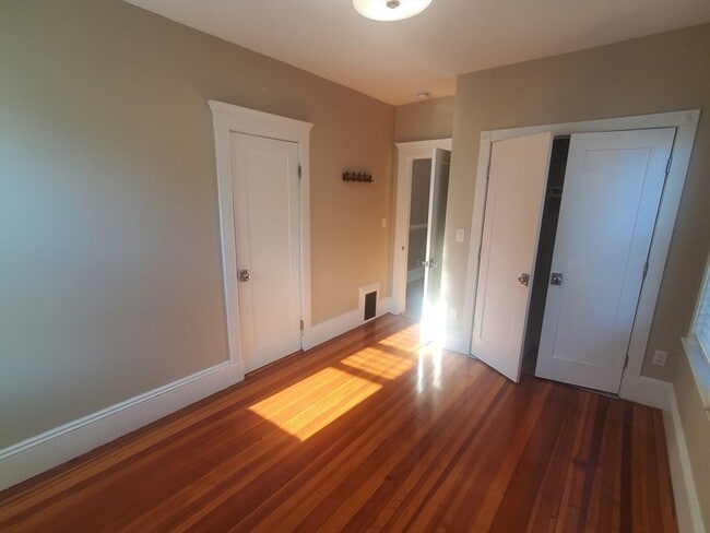 Building Photo - 14 N Munroe Terrace