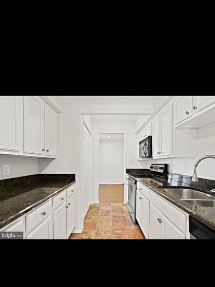 Building Photo - 6360 Silver Ridge Cir