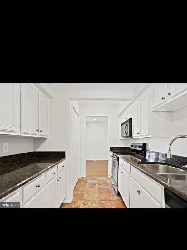 Building Photo - 6360 Silver Ridge Cir