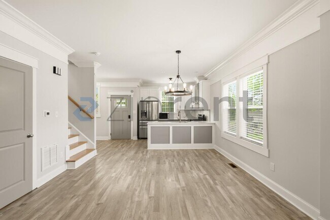 Building Photo - 413A Cecil St