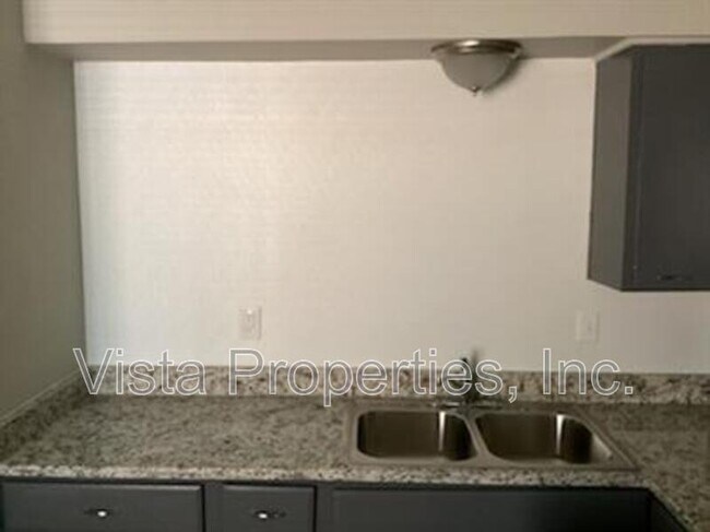 Building Photo - 4913 Saddlebrook Ln