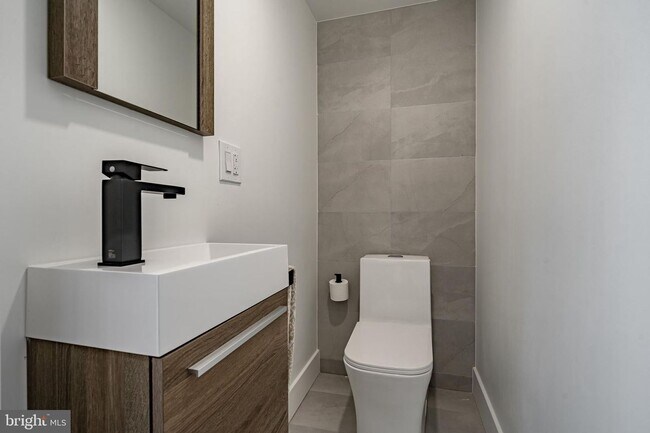 Building Photo - Hagert Street Estates