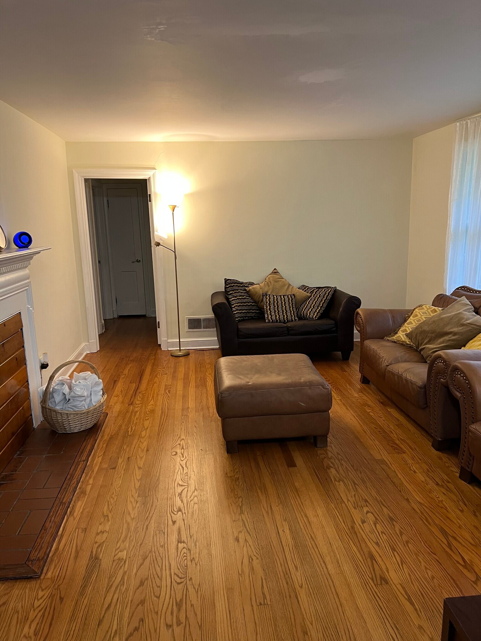 Building Photo - 1503 Westbury Dr - Furnished House