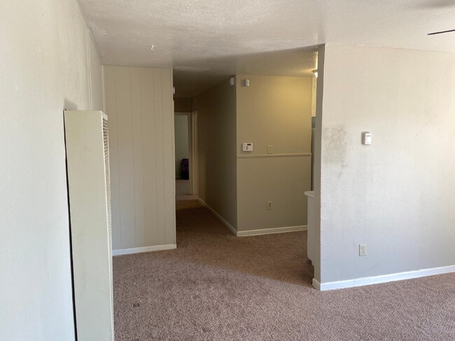 Building Photo - Cute & Cozy Two Bedroom!