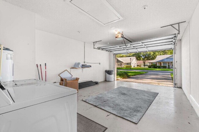 Building Photo - 8851 SW 92nd Pl