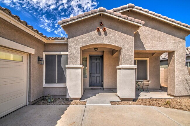 Building Photo - Del Rio Ranch Beauty