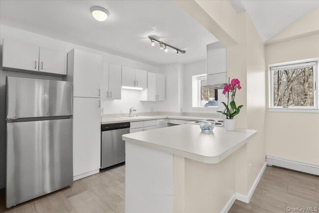 Building Photo - 1265 N Ridge Rd