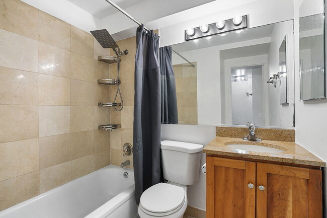 Building Photo - 4343 N Clarendon Ave