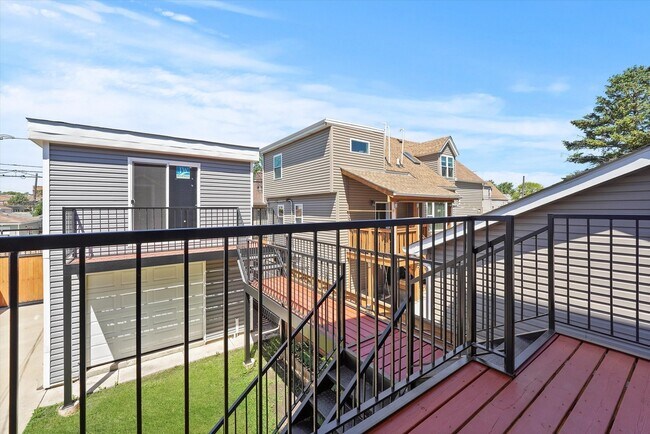 Building Photo - 2118 N Kilpatrick Ave