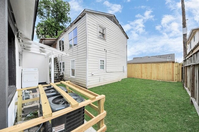Building Photo - 2902 Truxillo St