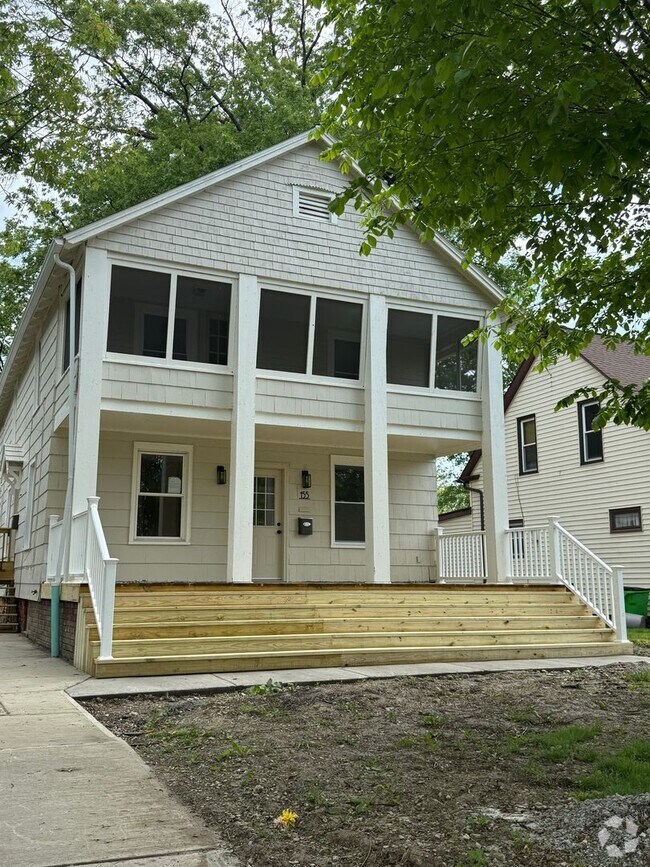 Building Photo - Duplex
