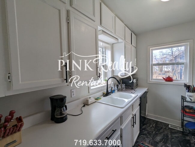 Building Photo - 1719 W Kiowa St