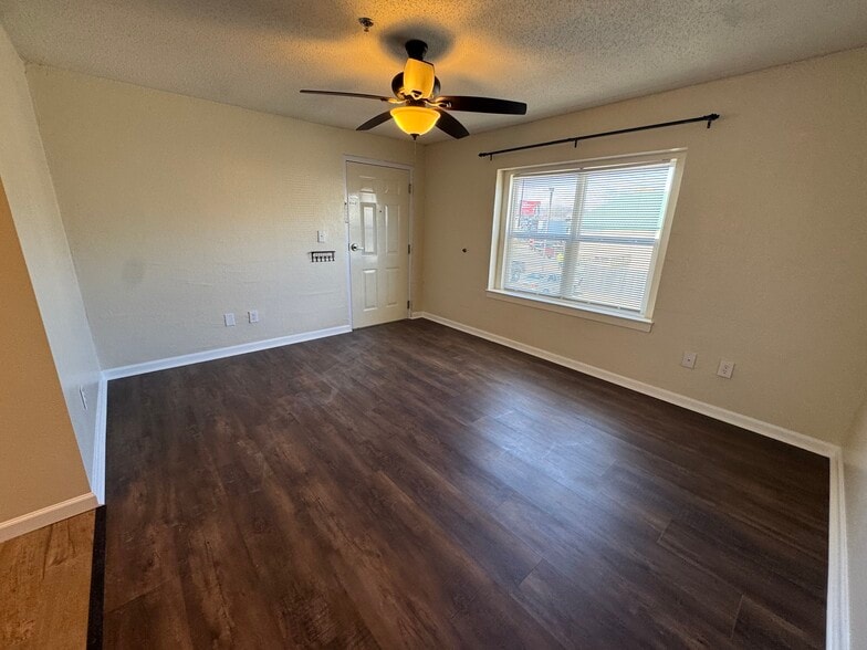 Living room - 222 Chatham St