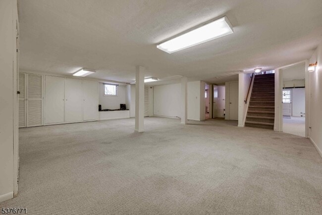 Building Photo - 17 Oxford Dr