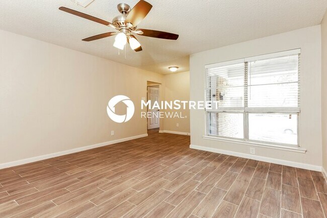 Building Photo - 3 Bedroom Pet-Friendly Home in DALLAS, TX with Main Street Renewal