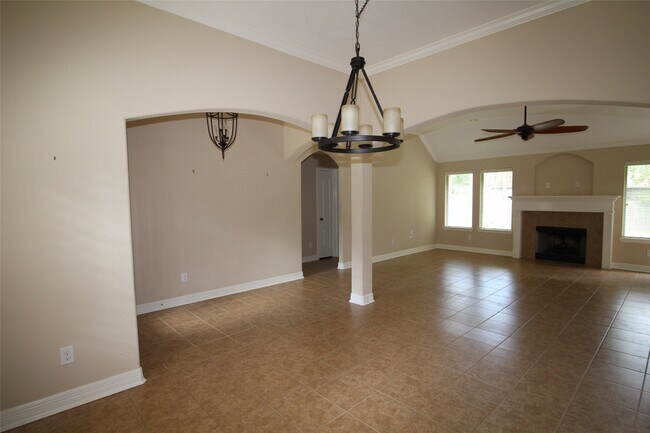 Building Photo - 1504 Glen Oaks Dr