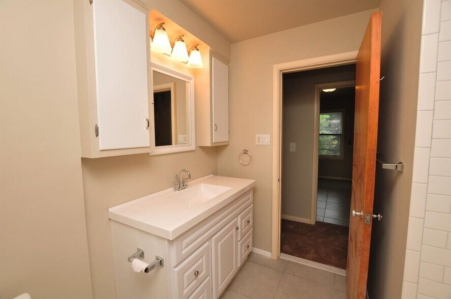 Building Photo - 312 S 7th St