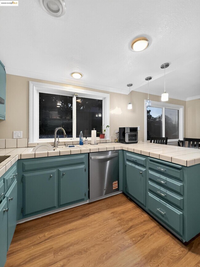 Building Photo - 2322 Peachtree Cir