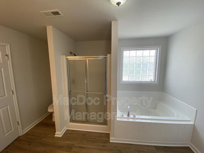 Building Photo - 7218 John Taylor Mews
