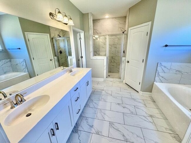 Building Photo - Now Leasing a 5-Bedroom 3 Bath Home in Hor...