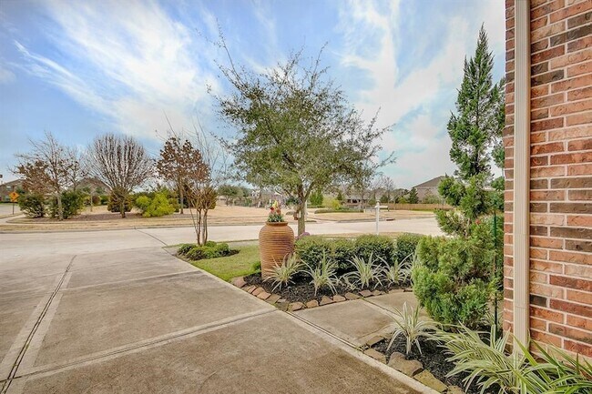 Building Photo - 17503 Fechser Ln
