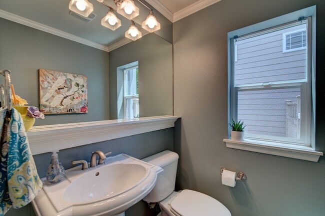 Building Photo - 4Bd/2.5Ba Issaquah House
