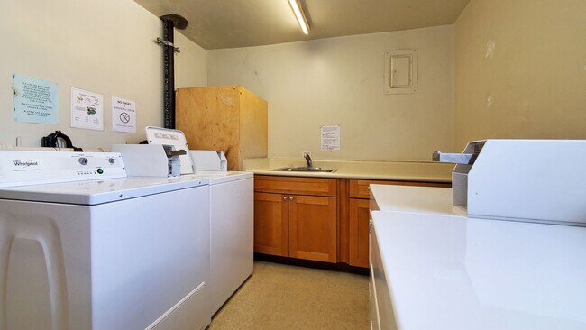 Building Photo - 1655 Makaloa St