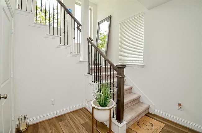 Building Photo - 11021 Mikula Dr