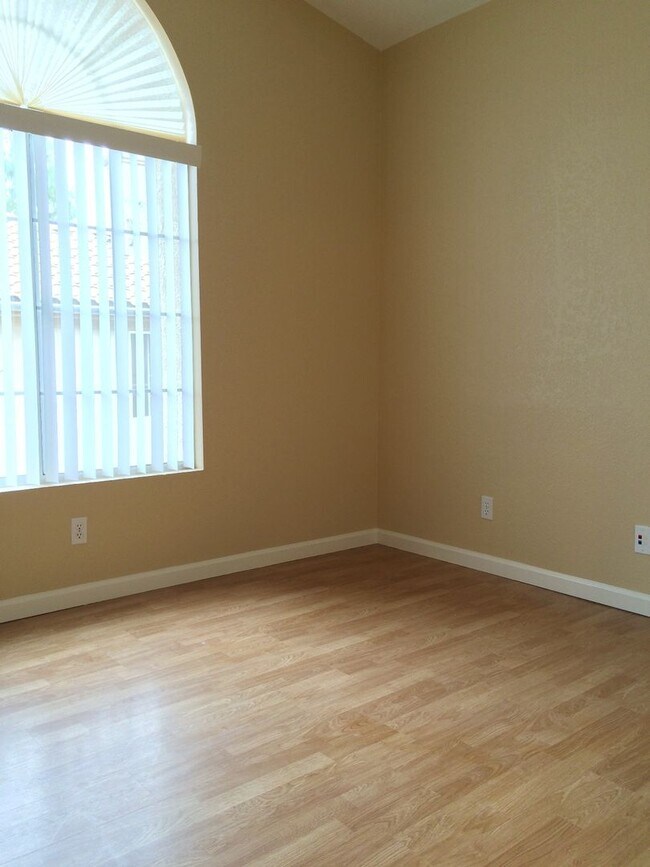 Building Photo - 2 Bd, 2 Ba in Aliso Viejo