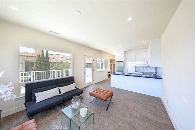 Building Photo - 376 Cliff Dr