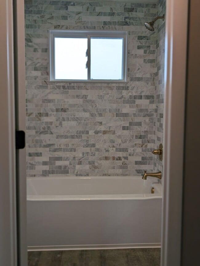 Building Photo - ***Brand New Updated 4 Bedroom House****