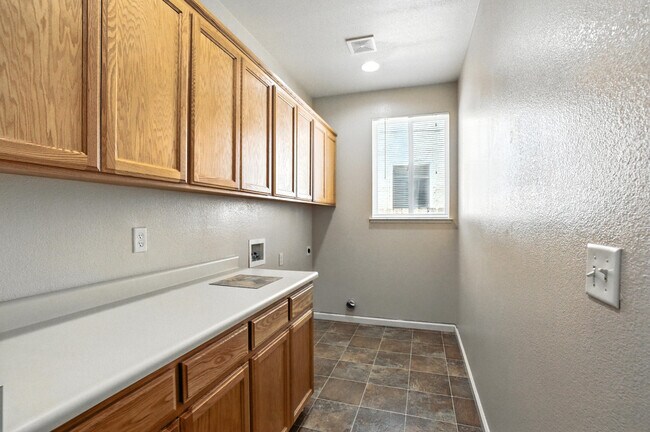 Building Photo - 9437 Red Spruce Way