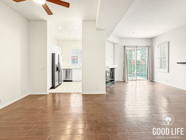 Building Photo - Bright 2Bd/2.5Ba End Unit w/Water/Sewer/Trash Included In Prestigious Tustin Community!