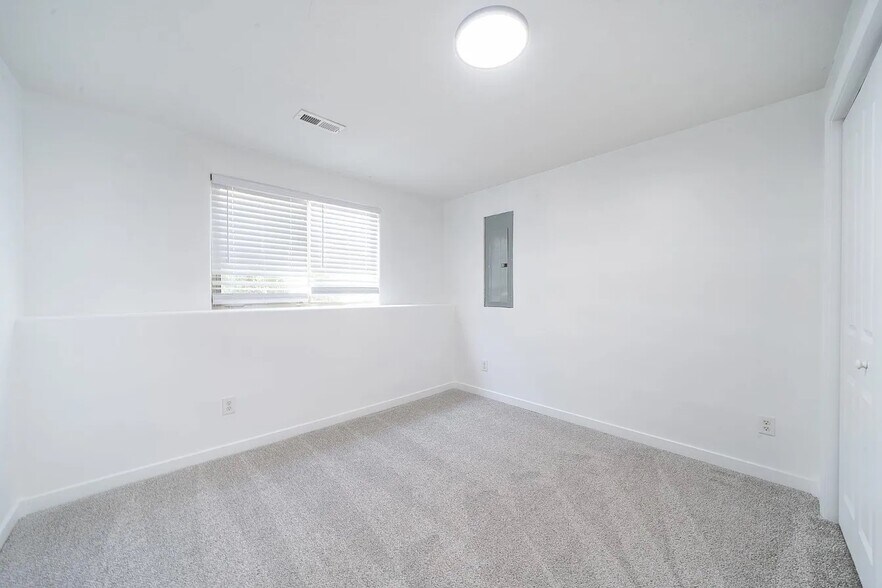 Building Photo - 14011 E Watson St