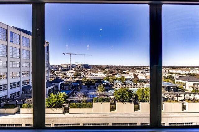 Building Photo - 2600 W 7th St