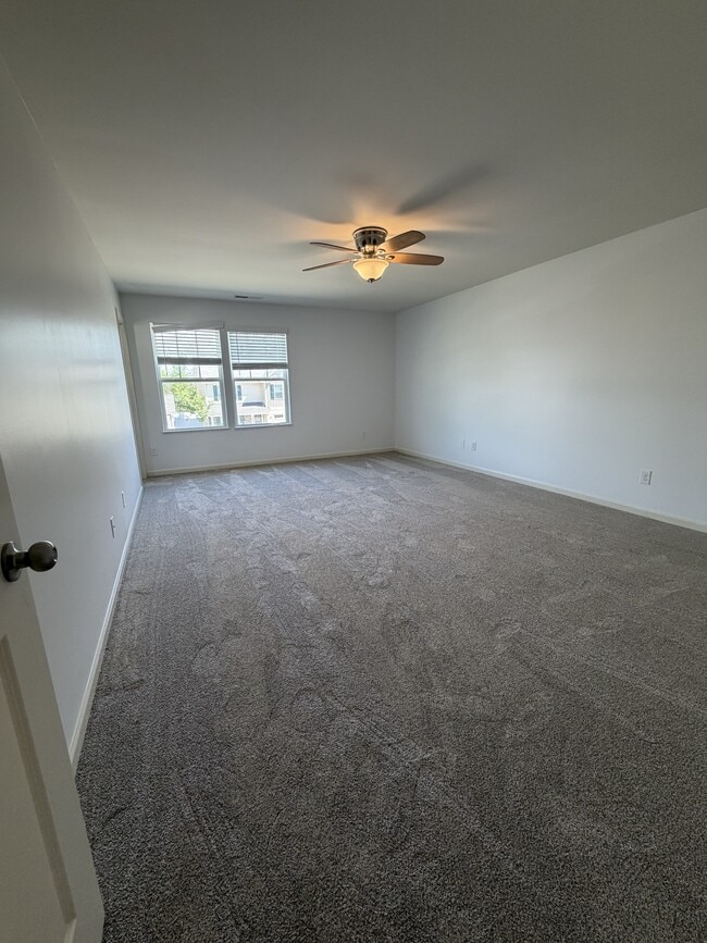 Building Photo - 3549 Saddlebrook Dr