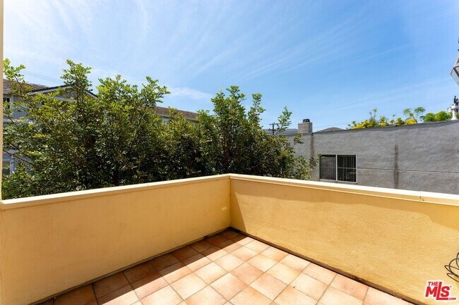 Building Photo - 2311 Schader Dr