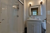 Building Photo - Highly Sought After OSU 6 Bedroom House Iuka Ravine with 2 new bathrooms and free off-street parking