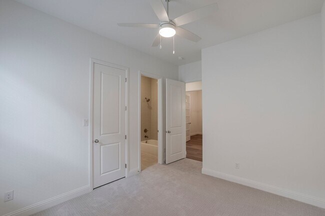 Building Photo - 4 Bedroom 2 Bath in Parks of Aledo- New Home